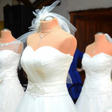 Basiswissen Teil 4 - Welche Ausschnittsformen für Brautkleider gibt es und welche steht mir? Basiswissen Teil 4 - Welche Ausschnittsformen für Brautkleider gibt es und welche steht mir?