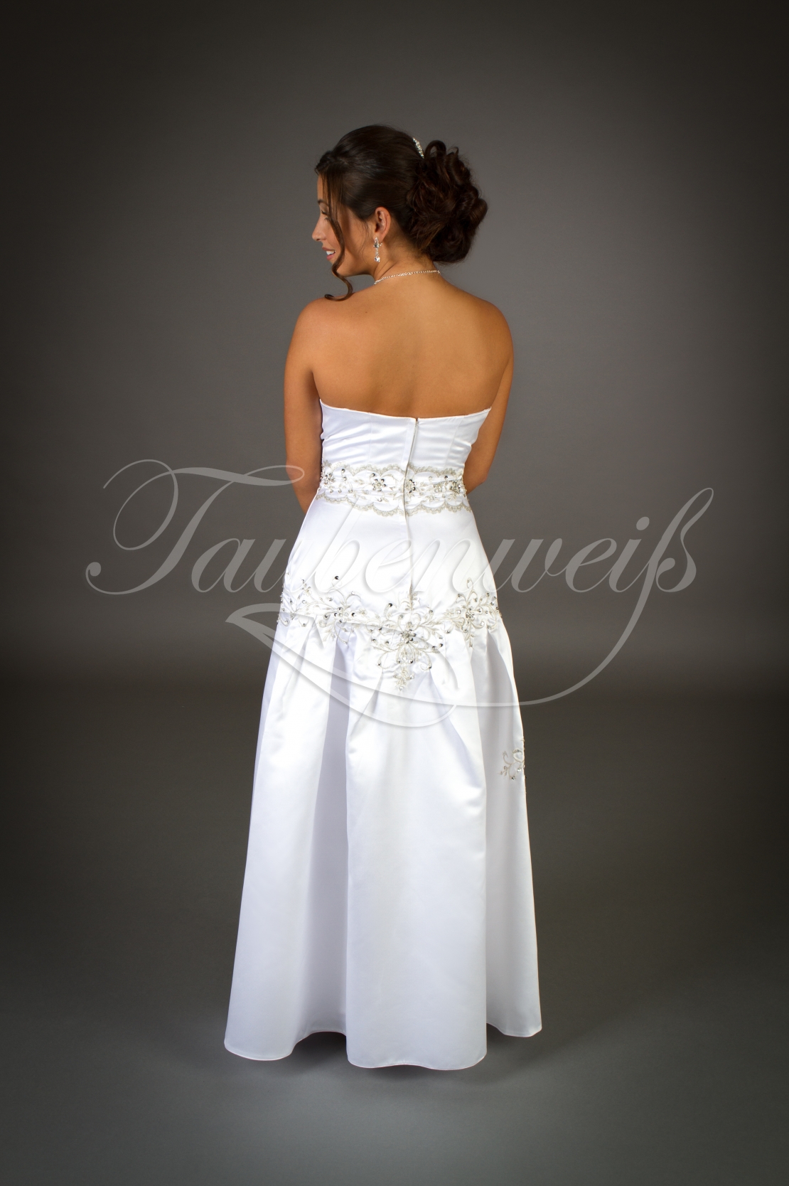 Brautkleid TW0048B Aus Satin Mit Silberner Stickerei